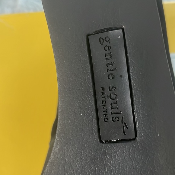 Softspots NEW 7.5 black wedge suede shoes in box. 7.5 Wide - Picture 8 of 10